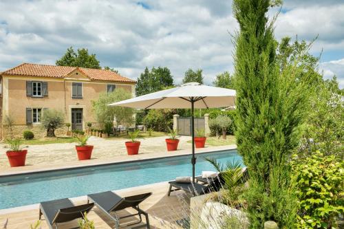 La Bastide 1767 Villa de charme avec piscine 15x5, climatisation, 4 chambres, cuisine extérieur gîte à louer Labarthète