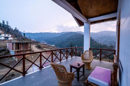 Pristine, Studio overlooking the mountains w wifi by RoamHome, Mukteswar (fotografie 8)