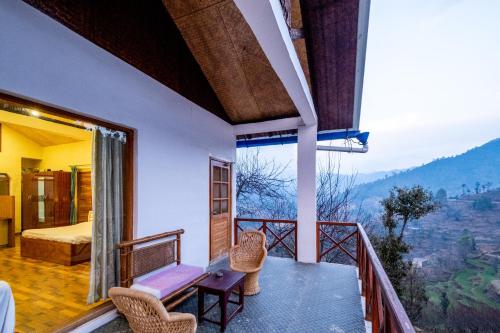 Pristine, Studio overlooking the mountains w wifi by RoamHome, Mukteswar (fotografie 4)