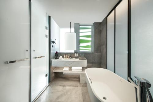 room detail thumbnail 2