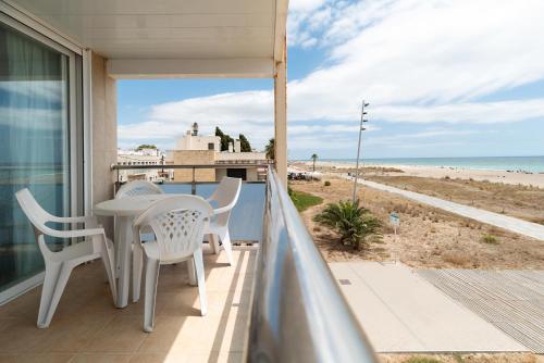  Apartamento Denis Playa 201, Pension in Castelldefels