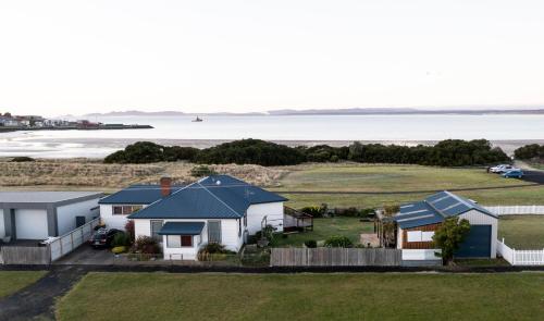 Stanley Beach House with Stunning Nut Views!