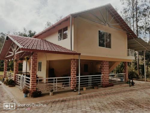 Immanamane Homestay with Infinity Pool - Chikmagalūr, India - Updated ...