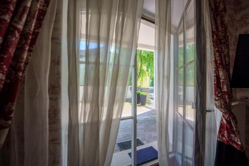 Moon Garden Old Town Hotel