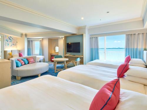 <7-10 Floor> Rainbow Deluxe Family Room with Bay View - Non Smoking - No guarantee to enter the theme park