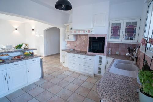 Kitchen, Villa Riposa near L'instan't