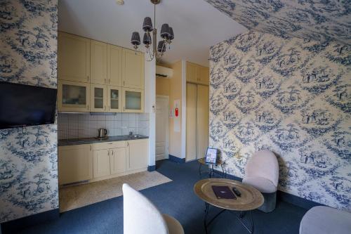 Moon Garden Old Town Hotel