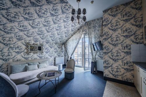 Moon Garden Old Town Hotel