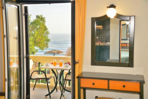 Maria Beach Hotel - image 10