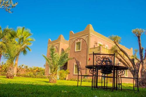 Spacious villa with pool in Marrakech 448 m² mountain view, Marrakech