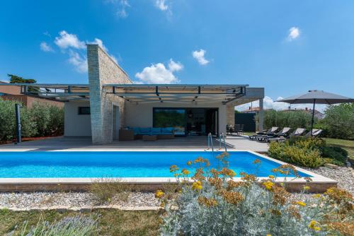 Villa Leandra, Novigrad
