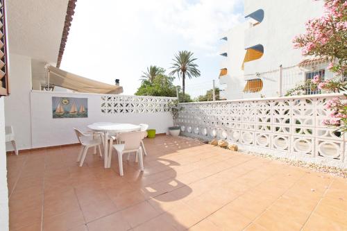 Global Properties, Adosado en la playa de Canet d'en Berenguer
