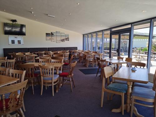 Étterem, Sea and Mountain view Sunbeach Holiday Snowdonia in Llwyngwril