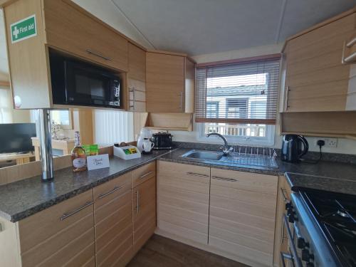 Konyha, Sea and Mountain view Sunbeach Holiday Snowdonia in Llwyngwril