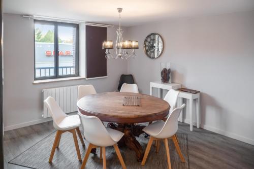 LOGIS Hotel-Restaurant Le Relais d'Aligre in Châteauneuf-en-Thymerais