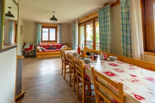 Appartement de 4 chambres a Saint Sorlin d'Arves a 100 m des pistes avec balcon amenage et wifi