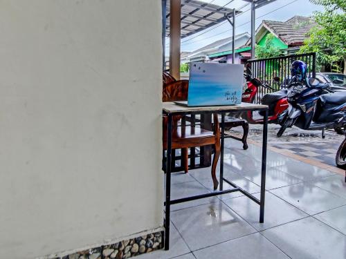 OYO Life 91268 Homestay Bu Erma Syariah