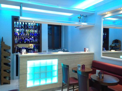 Grand Harbour Hotel - image 11