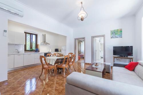 Holiday Home image 5