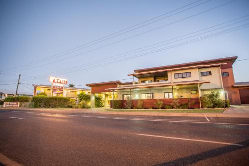 . Spinifex Motel and Serviced Apartments