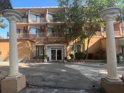 Hotel El Cisne - main image