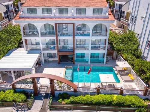 PRINCESS KINLI APART OTEL - image 5