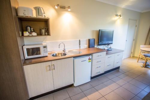 Spinifex Motel & Serviced Apartments Room Type - Queen Room
