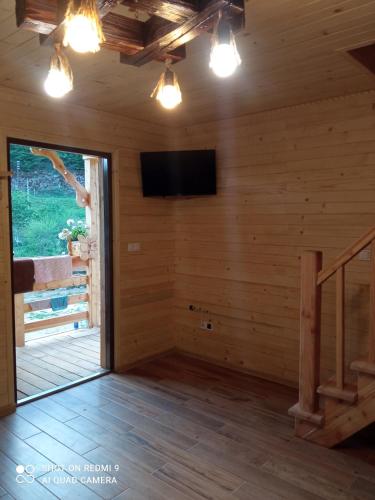 บริการและสิ่งอำนวยความสะดวก, Domki nad rzeką w Komańczy (Domki nad rzeka w Komanczy) in โคมันตชา