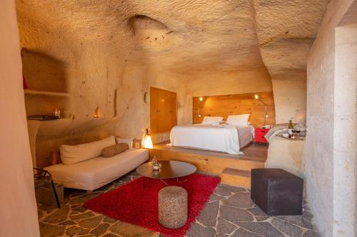 Deluxe Cave Room