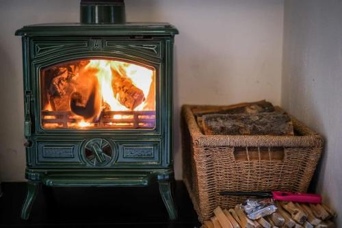 Glen Wynne Apartment Lovely Central Pet Friendly - FREE off-site Health Club access with Pool, Sauna, Steam Room & Gym Short 5 Minute Drive Away 3