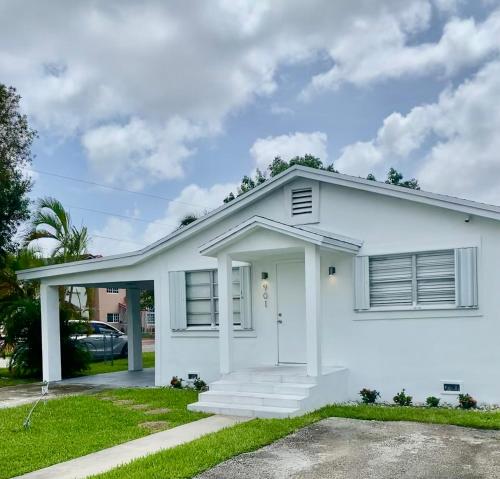 Modern Home, Excellent Location Miami