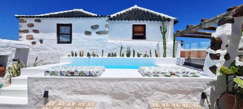  3 bedrooms house with sea view enclosed garden and wifi at Icod de los Vinos 5 km away from the beach, Pension in Icod de los Vinos