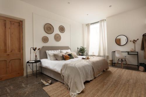 Picture of New Plymouth Apartment - Near To The Royal William Yard & Plymouth Hoe - Pets Welcome - By Luxe Livi