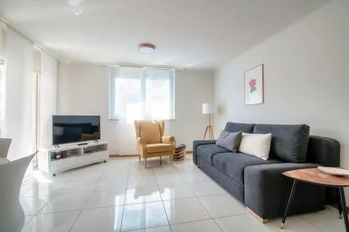 Minusio Apartment by Quokka 360 - Stylish and Bright Stay with Private Balcony in Minusio, Schweiz