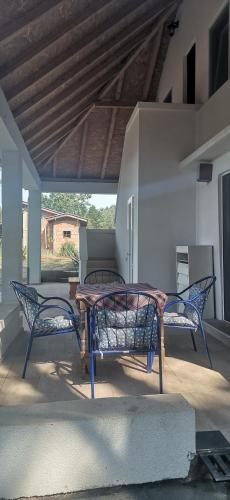 ระเบียง/ชานเรือน, Kuća za odmor "Crni bor" (Kuca za odmor "Crni bor") in วินชี