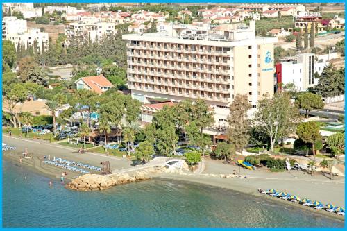 . Poseidonia Beach Hotel