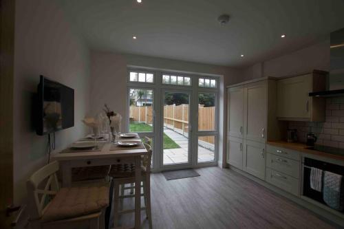 New stylish 4 bed house moments from Clacton beach