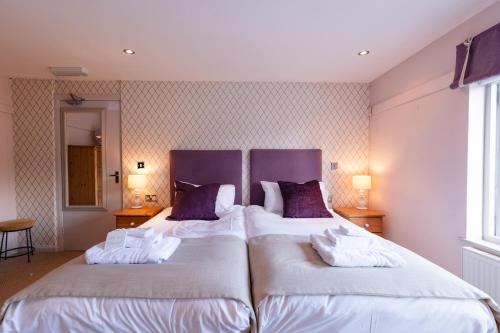 2 twin beds