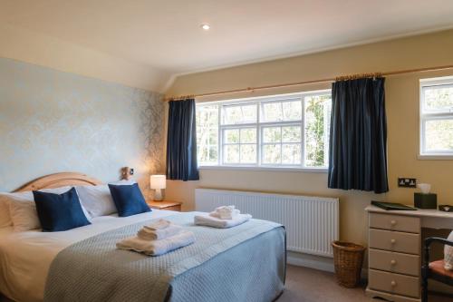 Fox And Hounds - image 8
