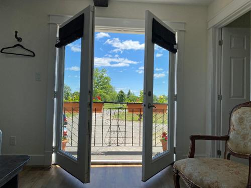 Skats, Villa di Casa - Boutique Hotel in Niles Corners (ON)