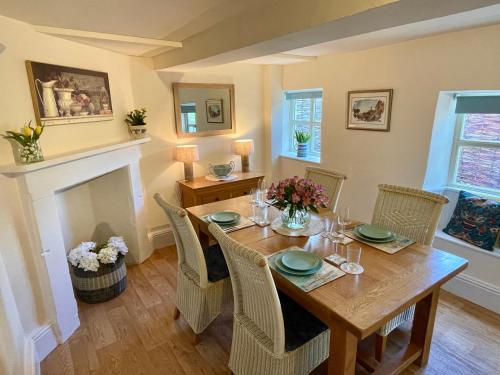 Iekārtas, Pretty Cotswold Cottage with garden near Bibury in Hateropa