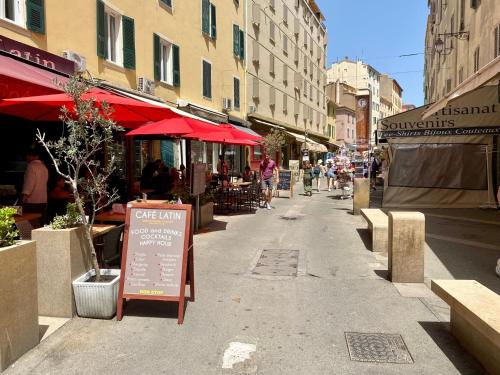 Superbe appartement T2 en plein centre dAjaccio, rue Fesch
