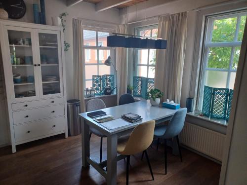 Karakteristiek huis in centrum Winsum met nieuwe badkamer