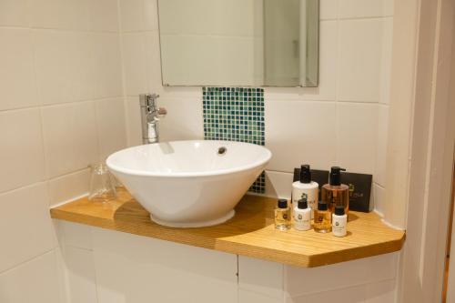 Fox And Hounds - image 3