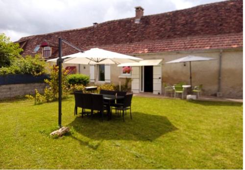 Maison de 4 chambres avec jardin clos et wifi a Limeyrat gîte à louer Cournazac