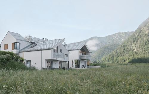 Urban Mountain Chalet with Lake View Maurach