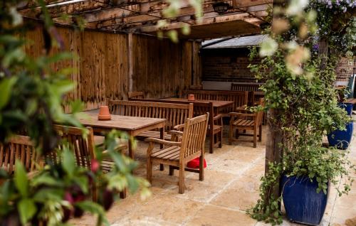 The Black Dog Inn - image 9