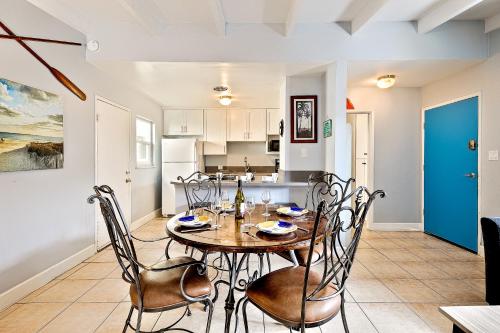 Nautical Newport DuplexLower Unit in Newport Beach, USA