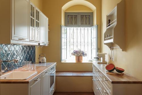 Saray Monumental Luxury Villa Medieval Town Rhodes - image 4