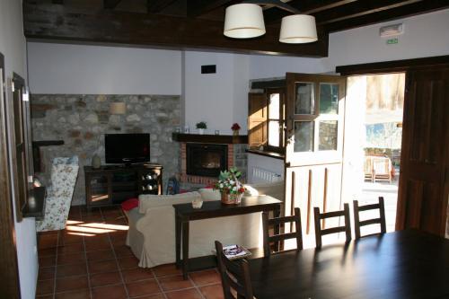 La Cuétara de Linares (La Cuetara de Linares) in Llanera